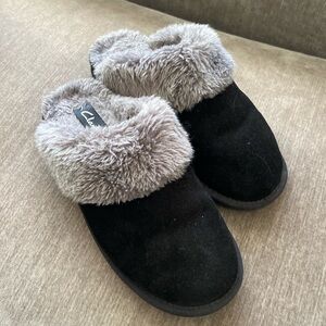 Clarks slippers black leather suede